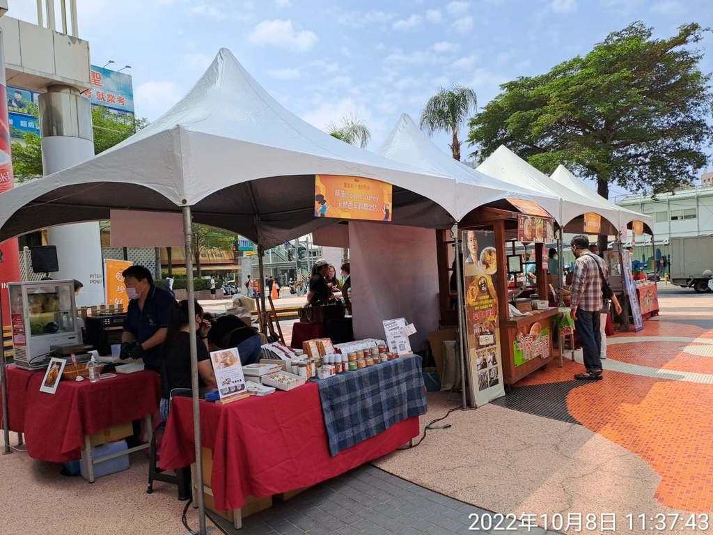 台南大遠百百貨、美食市集及遠東香格里拉飯店