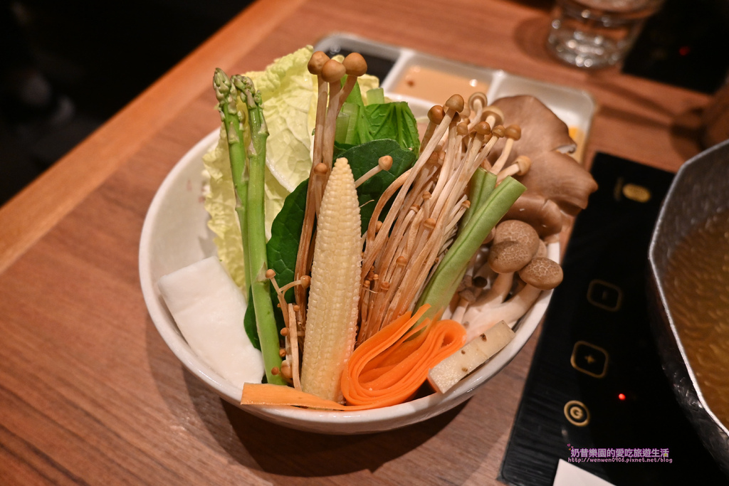 [台北中山區]天然純粹的湯頭+新鮮精選食材黑毛屋讓你吃的安心