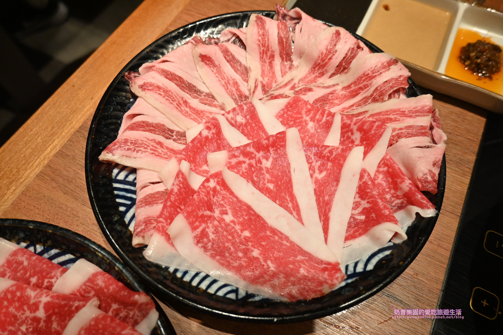 [台北中山區]天然純粹的湯頭+新鮮精選食材黑毛屋讓你吃的安心