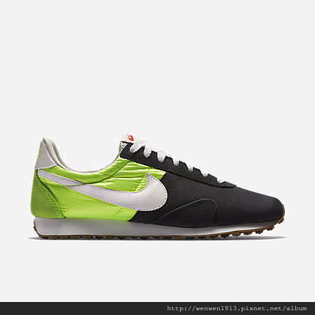Nike-Pre-Montreal-Racer-Vintage-Womens-Shoe-555258_009_A_PREM.jpg