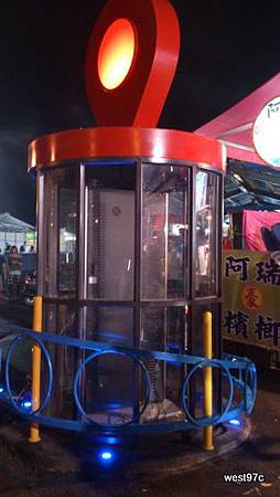 03凱旋國際觀光夜市02_等好久,所以在路邊亂拍.jpg 03凱旋國際觀光夜市02_等好久,所以在路邊亂拍.jpg