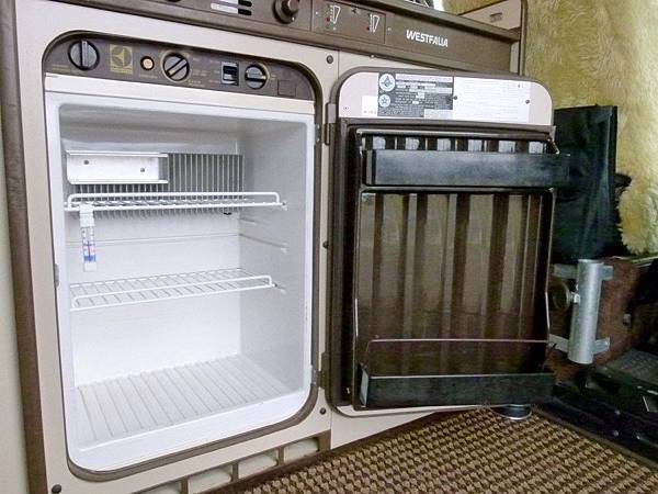 Vanagon-Westfalia-refrigerator-fridge.jpg
