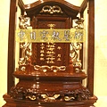 E3707.雞翅木雙鳳祖龕(1尺貼金).JPG