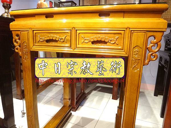 M9614.精雕神桌樣式~柚木元寶佛桌製作 2尺9單上桌.JPG