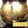 F4412.高級神桌銅器~雙色雙龍杯 黑檀鋸花片供水桌.JPG