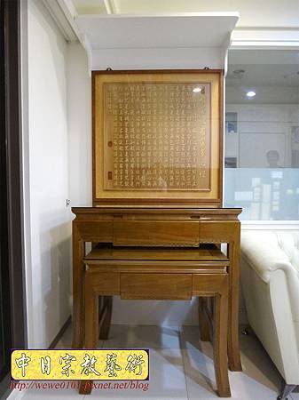 N25002.現代公寓佛堂設計 神桌上擋樑的設計 三尺六彎角紋神桌 心經木雕佛聯.JPG N25002.現代公寓佛堂設計 神桌上擋樑的設計 三尺六彎角紋神桌 心經木雕佛聯.JPG