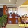 N26212.五尺一櫃式佛堂設計 箱桶型神桌佛桌  木雕金箔佛聯.JPG