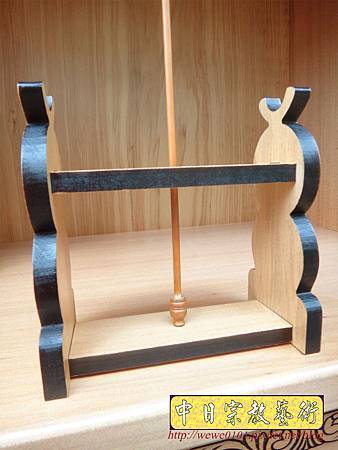 I10002.關刀架雕刻製作.JPG I10002.關刀架雕刻製作.JPG