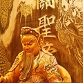 N32409.四尺二彎腳神桌 關聖帝君木雕神明聯.jpg