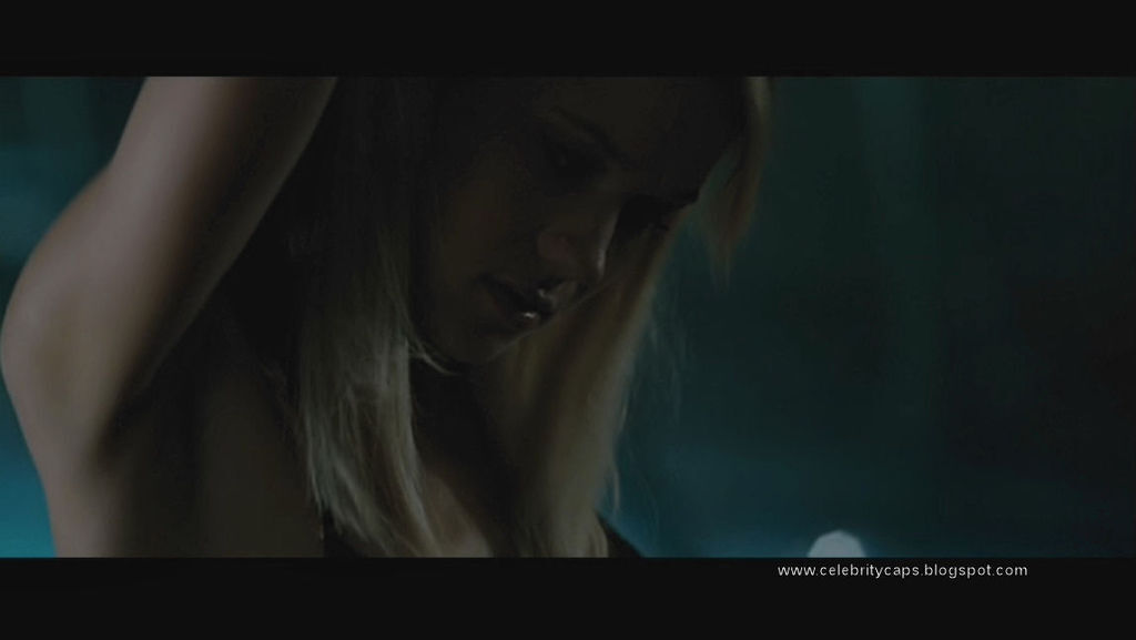 Kristen_Hager_Alien_vs_Predator_Requiem_8