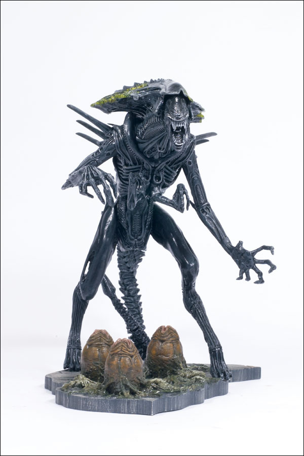 avp2_queenandpred1_photo_03_dp