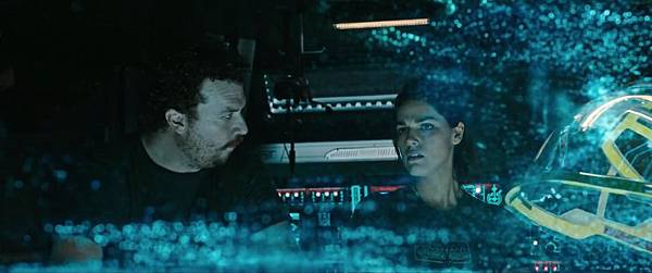 .....danny-mcbride-and-callie-hernandez-in-alien-covenant-2017-large-picture.jpg