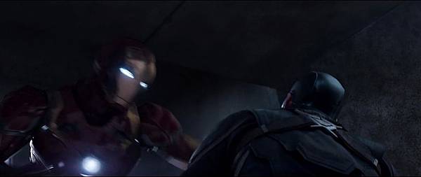 ...cap-civil-war-movie-screencaps.(漫畫還原)(引用的是漫畫作品的核心概念；有些時候，被轉化的則是一些視覺上的細節。)(Movie Screencaps.com).jpg