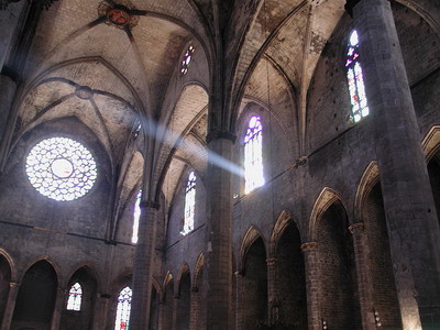 800px-Barcelona_santa_maria_mar_luce.jpg