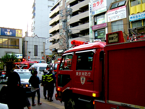 第一天要去西迪窪 尋找可愛雜貨店 車站好像發生重大事件 好多消防車