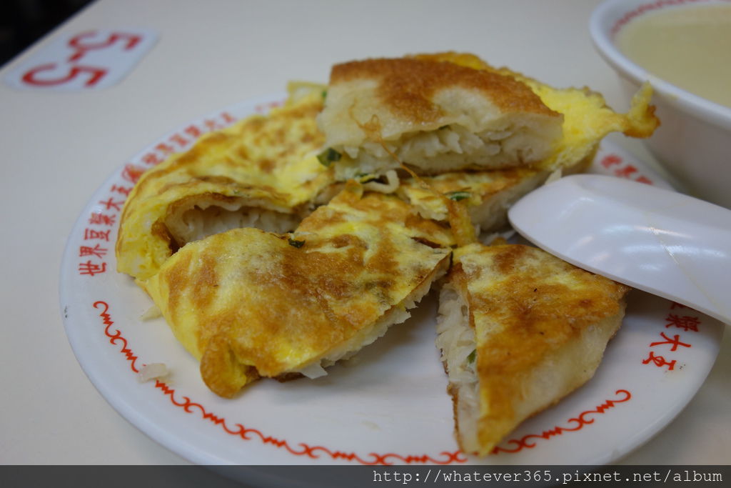 食 | 台北頂溪 世界豆漿大王 永和豆漿 → 24小時 早餐到宵夜 港式蘿蔔糕 蘿蔔絲蛋餅