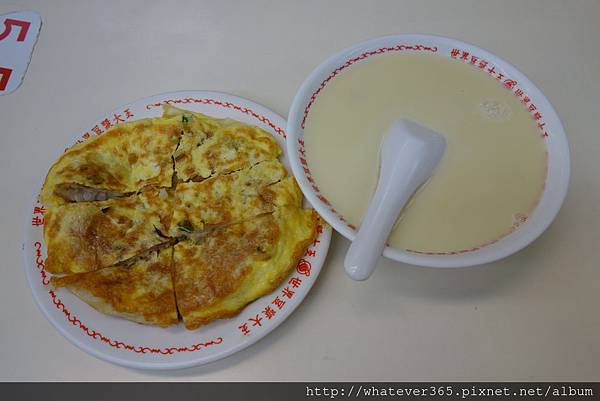 食 | 台北頂溪 世界豆漿大王 永和豆漿 → 24小時 早餐到宵夜 港式蘿蔔糕 蘿蔔絲蛋餅