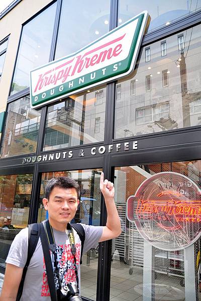 我好懷念上一次到東京，小田急南悅樓下的Krispy Kreme... 每天我都到樓下買杯咖啡，順便騙一個免費的甜甜圈來吃....XD