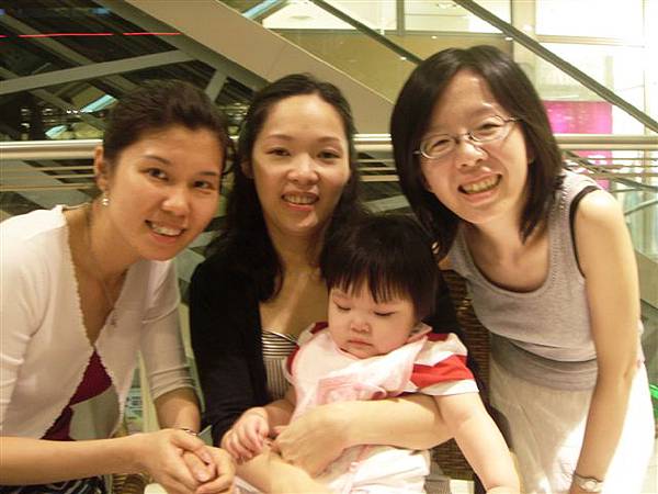 主角是芹惠和她女兒    我跟小倩是插花