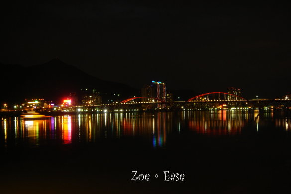 夜裡的關渡橋