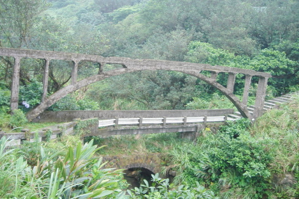  金瓜石三層橋-1水渠.2人行.3遺跡 的三層橋