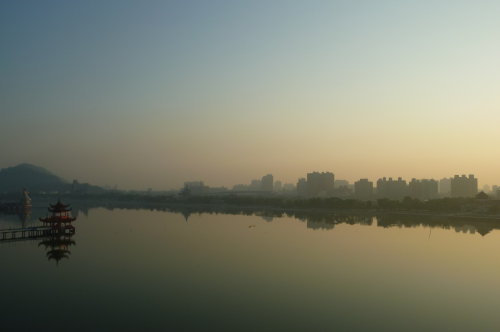 高雄。輕旅行｜蓮池潭。晨曦