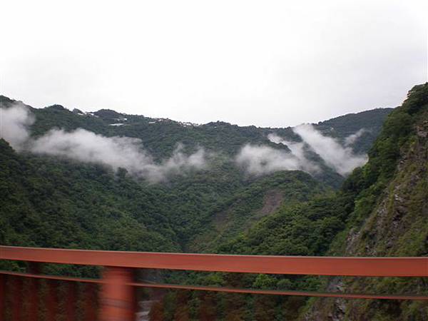 雲霧繚繞阿