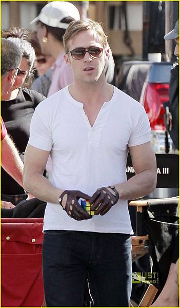 ryan-gosling-rubiks-cube-drive-02