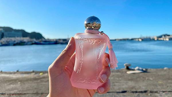 【Parfums de Marly】Delina La Rosee (德利納 玫瑰精露淡香精)8.jpg