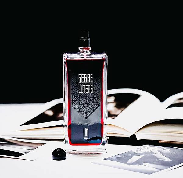 【Serge Lutens】Fils de joie (歡場之子)1.jpg 【Serge Lutens】Fils de joie (歡場之子)1.jpg