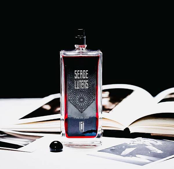 【Serge Lutens】Fils de joie (歡場之子)1.jpg