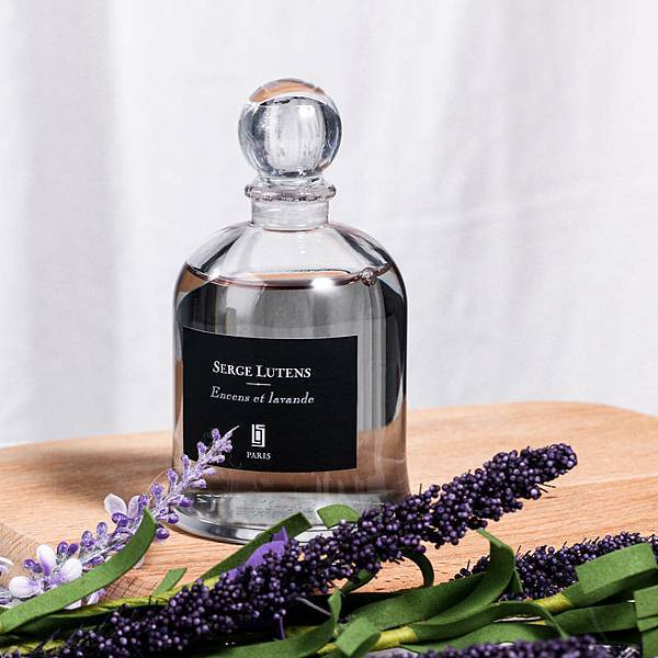 【Serge Lutens】Encens et Lavande (焚香薰衣草) 1.jpg 【Serge Lutens】Encens et Lavande (焚香薰衣草) 1.jpg