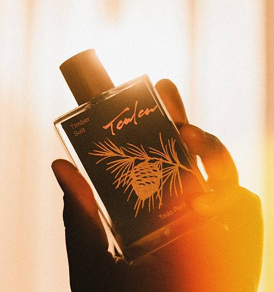 【Tada Parfumeur】Timber Suit (與木為衣)1.jpg 【Tada Parfumeur】Timber Suit (與木為衣)1.jpg