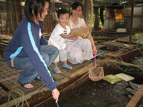 你看我撈到魚了!