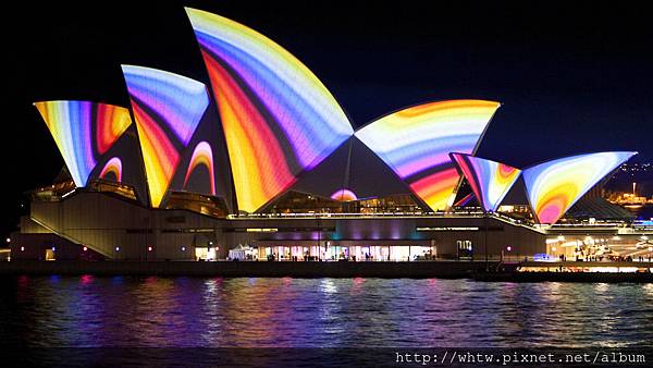 explore-events-arts-events-vivid-sydney