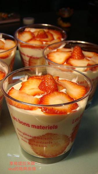 草莓堤拉米酥.JPG