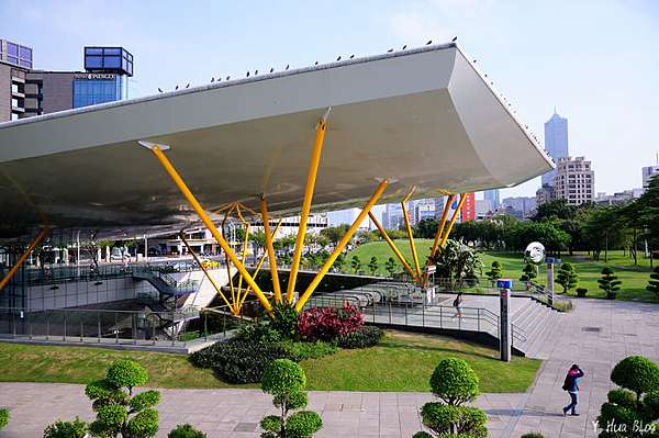 高雄旅遊景點 中央公園捷運站 座落在森林公園內捷運站 Y Hua 就愛旅遊攝影 痞客邦