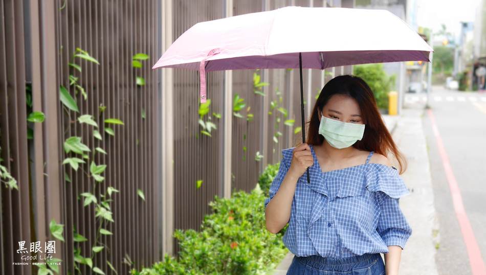 物理防曬首選【日本雨之戀】環保紗降溫10度碳纖三折傘,高彈力、防潑水、輕巧好攜帶的遮陽傘/降溫傘,防曬抗UV涼感帶著走。