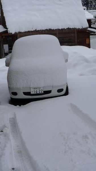 35_科科，整台車被雪淹沒了.JPG