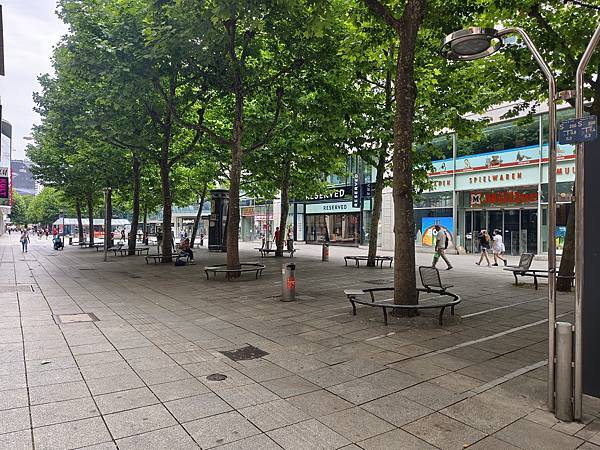 品味法德瑞Day4:斯圖加特(Stuttgart)市區遊覽、 品味法德瑞Day4:斯圖加特(Stuttgart)市區遊覽、