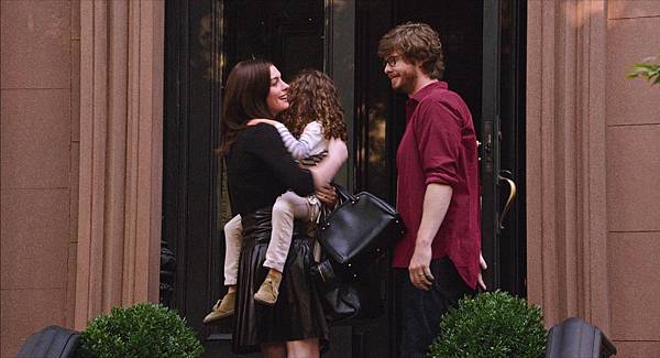 still-of-anne-hathaway,-anders-holm-and-jojo-kushner-in-the-intern-(2015)-large-picture.jpg