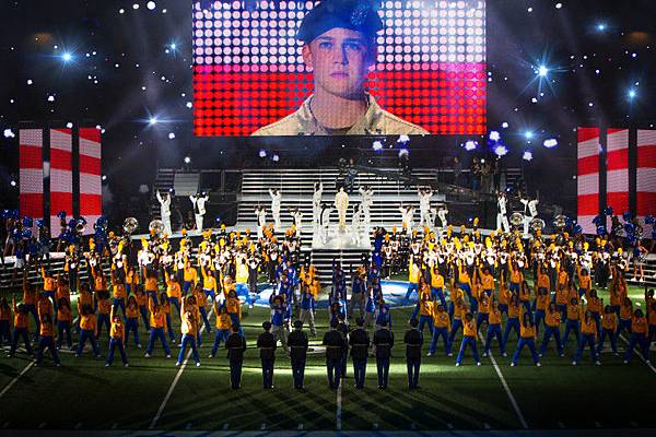 billy-lynns-long-halftime-walk child.jpg billy-lynns-long-halftime-walk child.jpg