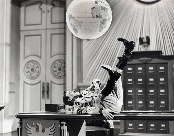 030-the-great-dictator-theredlist.jpg 030-the-great-dictator-theredlist.jpg