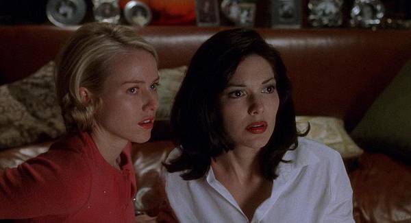 Mulholland_Drive_-_Betty_Rita_2.jpg Mulholland_Drive_-_Betty_Rita_2.jpg