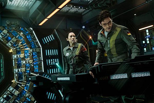 the_cloverfield_paradox_ship_interior.jpg the_cloverfield_paradox_ship_interior.jpg