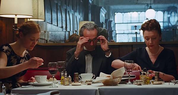 phantom_thread2.jpg phantom_thread2.jpg