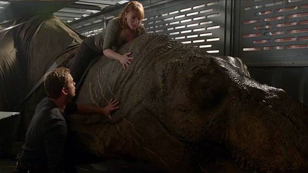 bryce-dallas-howard-rides-a-t-rex-in-jurassic-world-fallen-kingdom-featurette-and-2-tv-spots-with-new-footage-social.jpg bryce-dallas-howard-rides-a-t-rex-in-jurassic-world-fallen-kingdom-featurette-and-2-tv-spots-with-new-footage-social.jpg