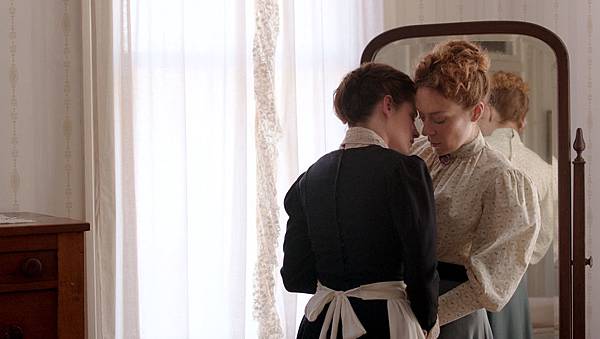 lizzie_sg_133_r-h_2018_0.jpg lizzie_sg_133_r-h_2018_0.jpg