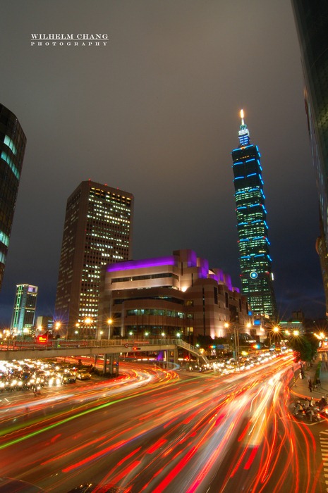 台北市基隆信義路口夜景