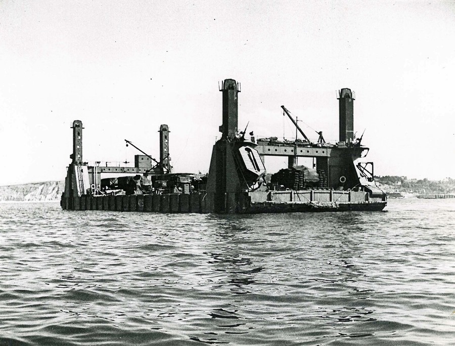 黃金海灘與桑葚人工港 Gold Beach and Mulberry Harbour 